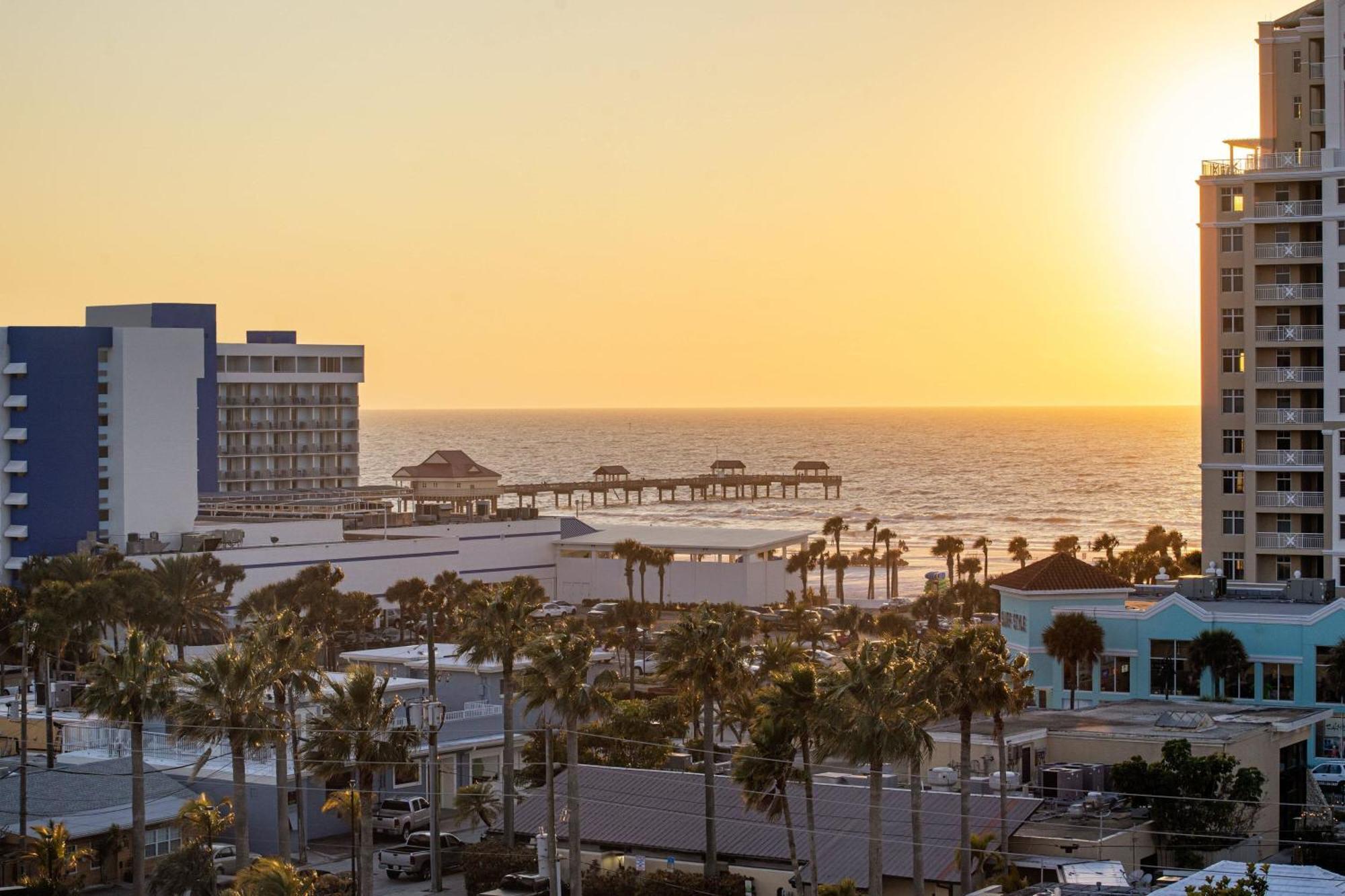 Courtyard By Marriott Clearwater Beach Exterior photo