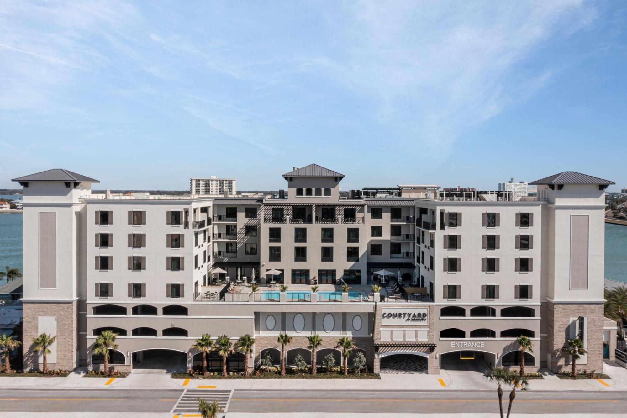 Courtyard By Marriott Clearwater Beach Exterior photo