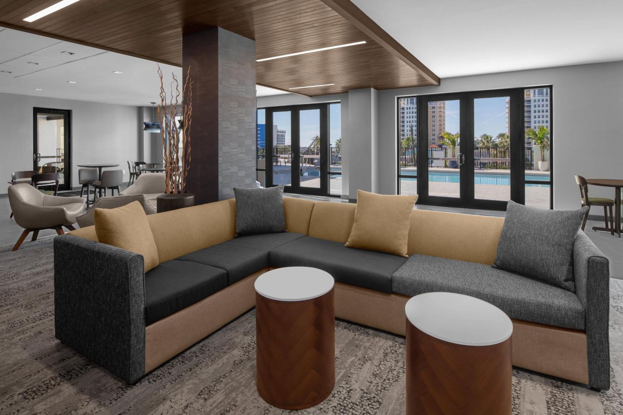 Courtyard By Marriott Clearwater Beach Exterior photo