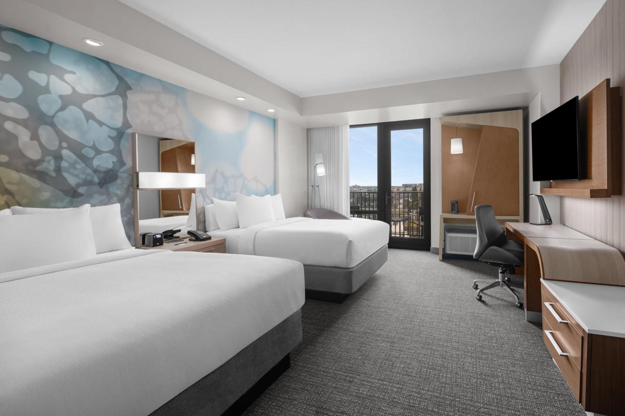 Courtyard By Marriott Clearwater Beach Exterior photo