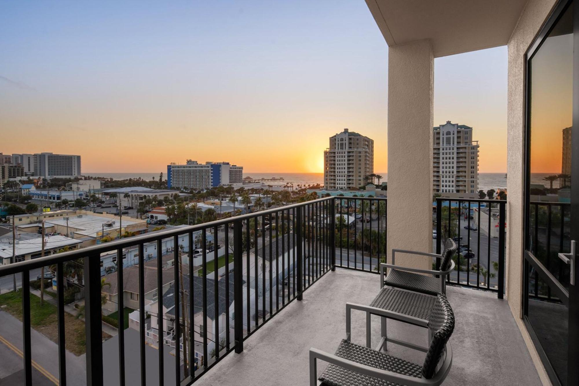 Courtyard By Marriott Clearwater Beach Exterior photo